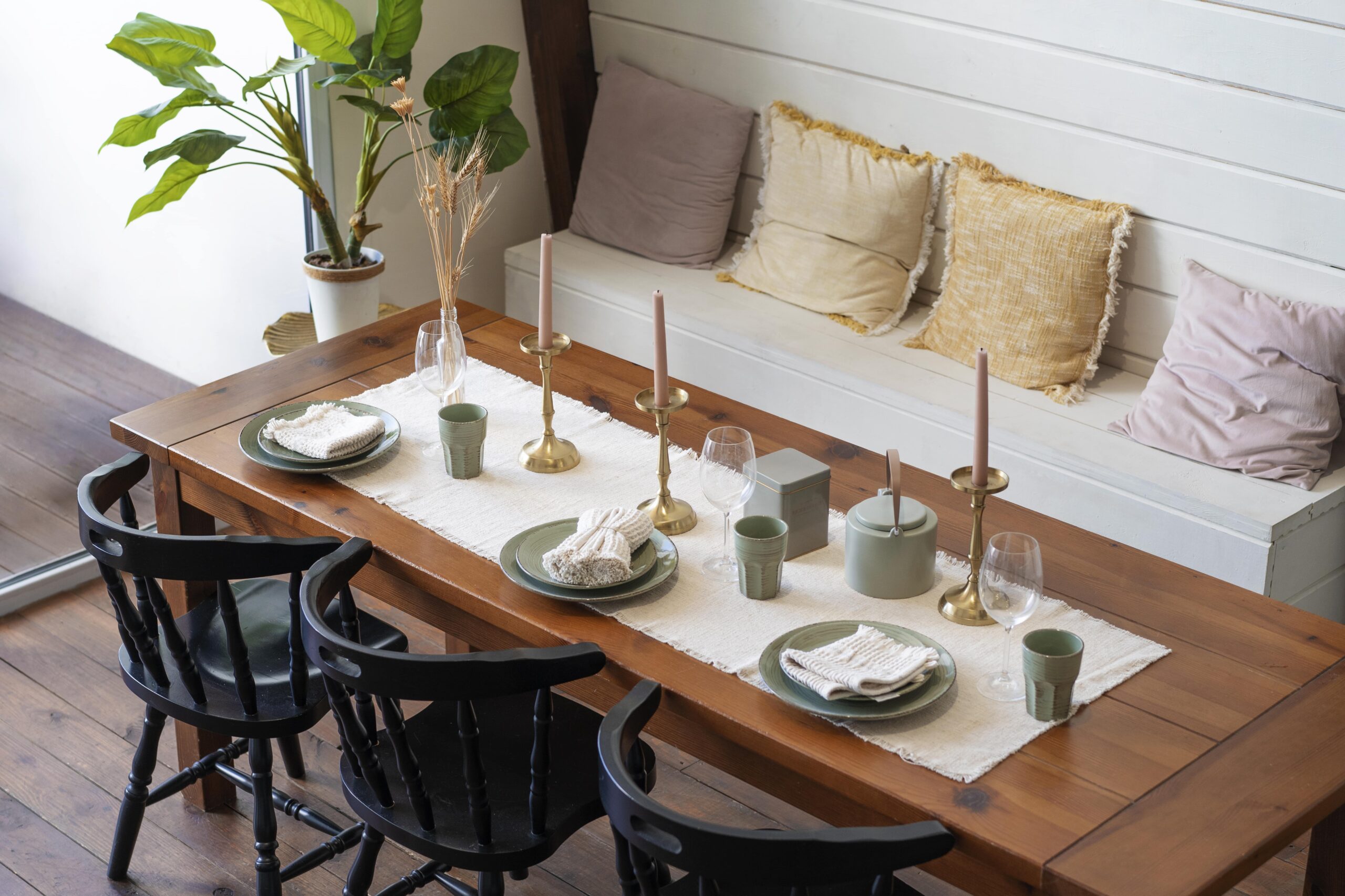 Modern Dining Table Decor Ideas