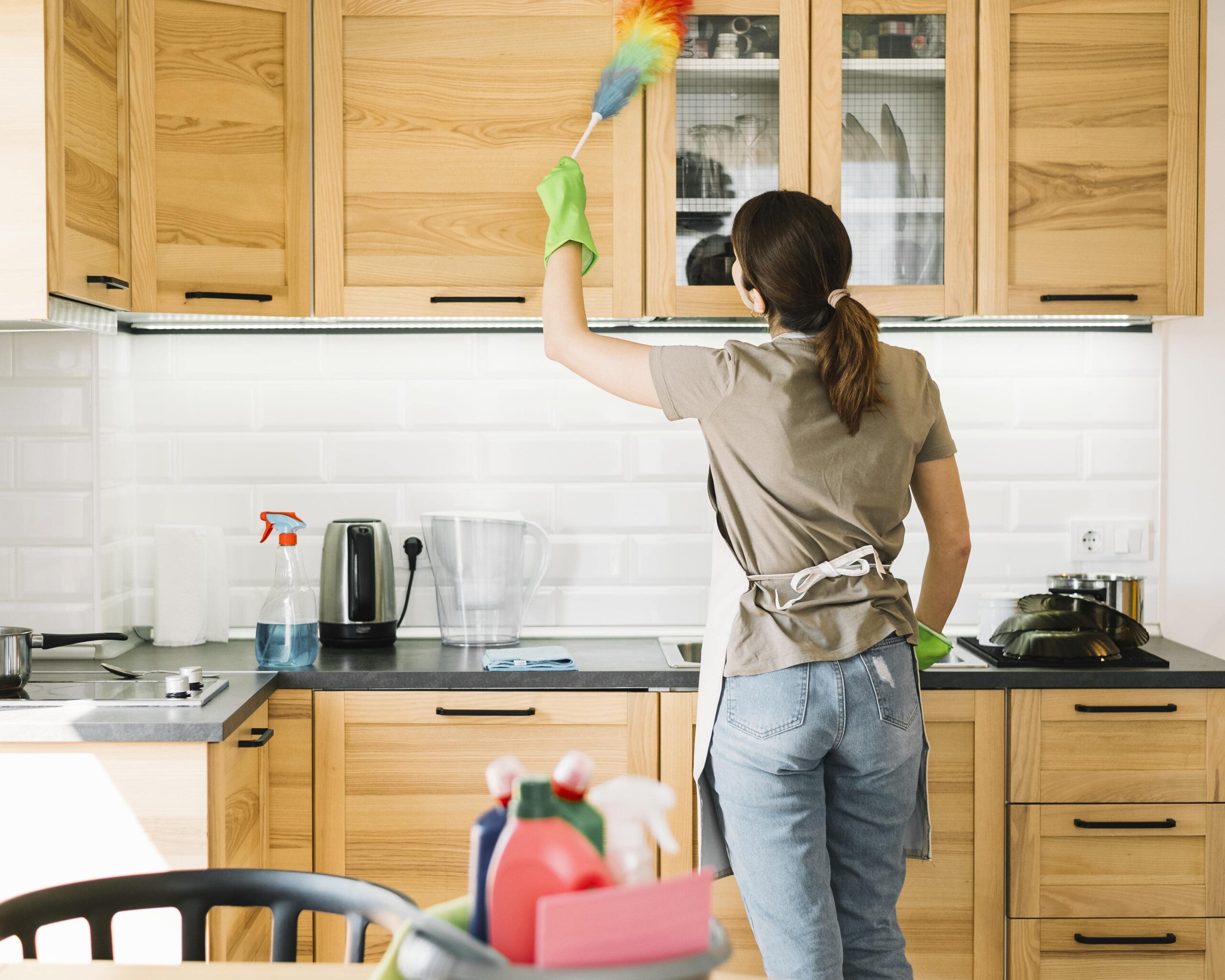 How to clean kitchen cabinets before painting