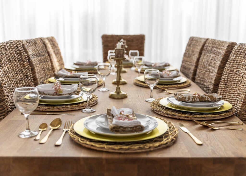 dining-table-with-plates